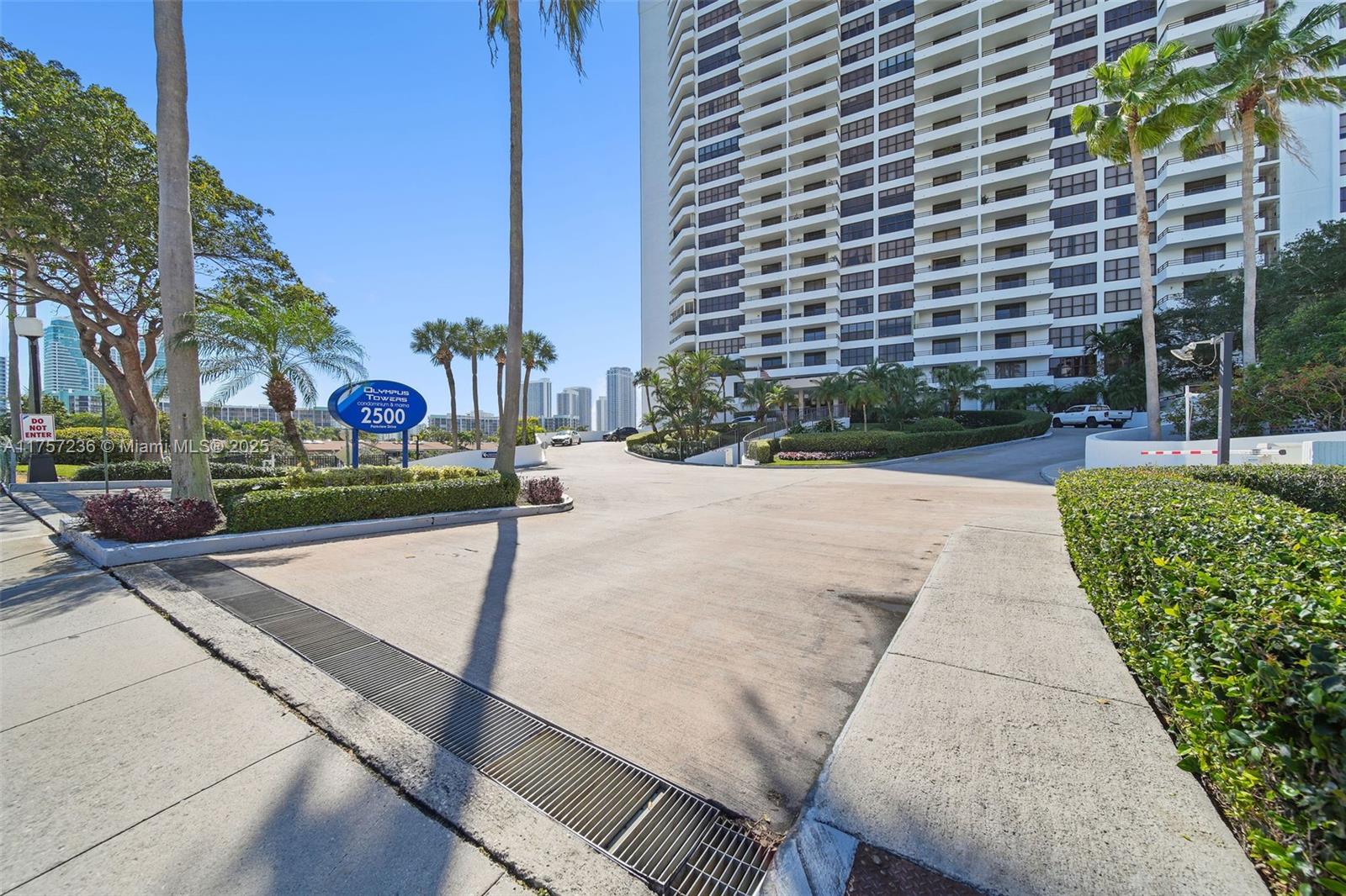 83dcefb7-4888 2500 Parkview Dr # 812, Hallandale Beach FL 33009 — #A11757236