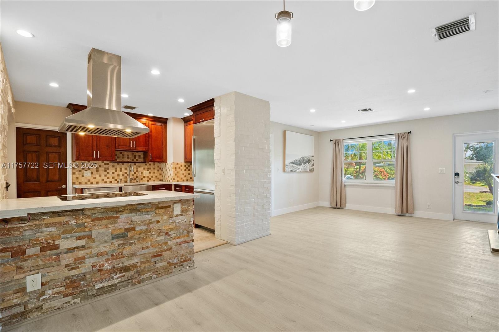 83dcefb7-4893 2725 NE 21st Ave, Fort Lauderdale FL 33306 — #A11757722