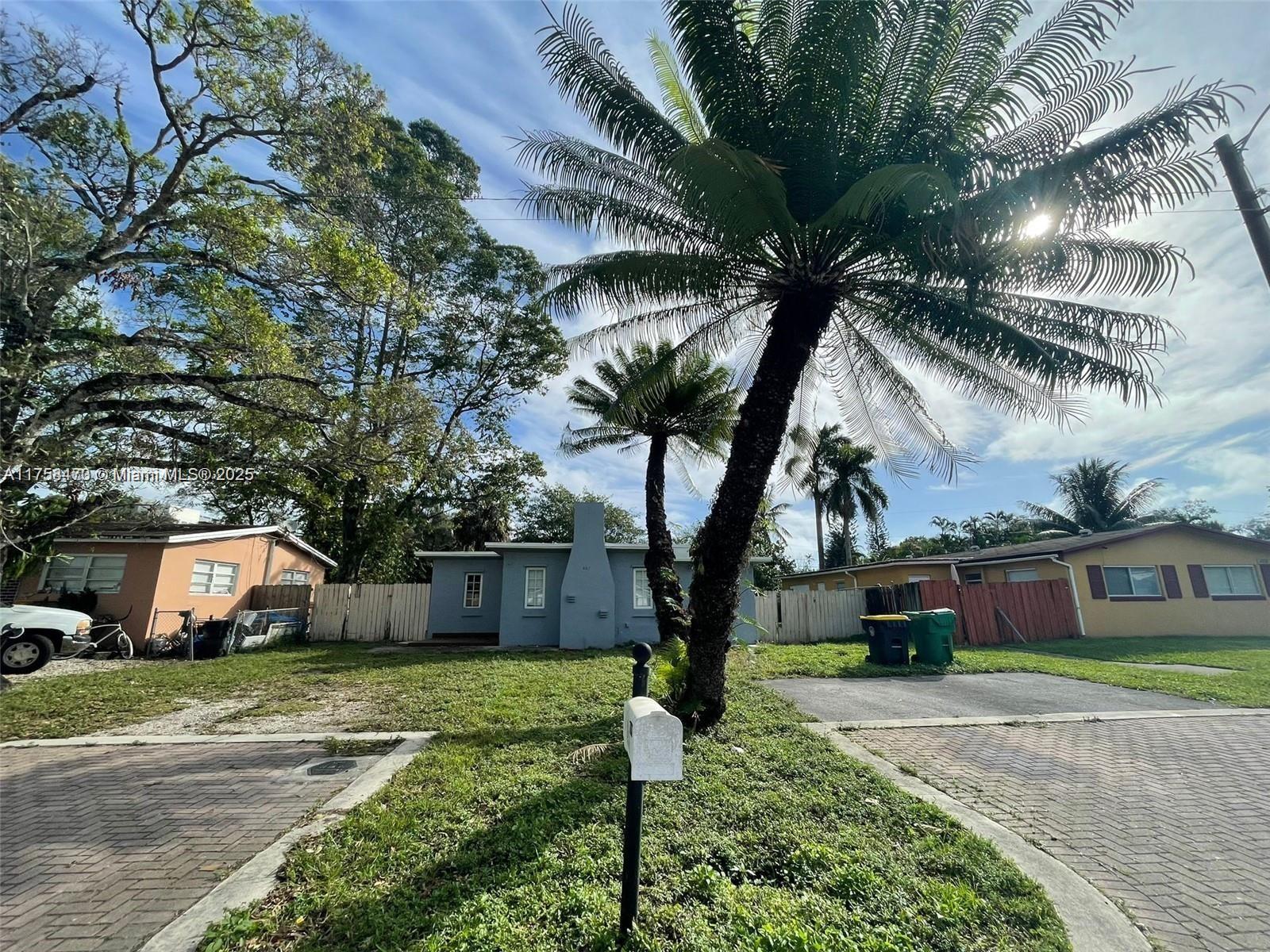 83dcefb7-4913 4896 SW 28th Ter, Dania Beach FL 33312 — #A11758473