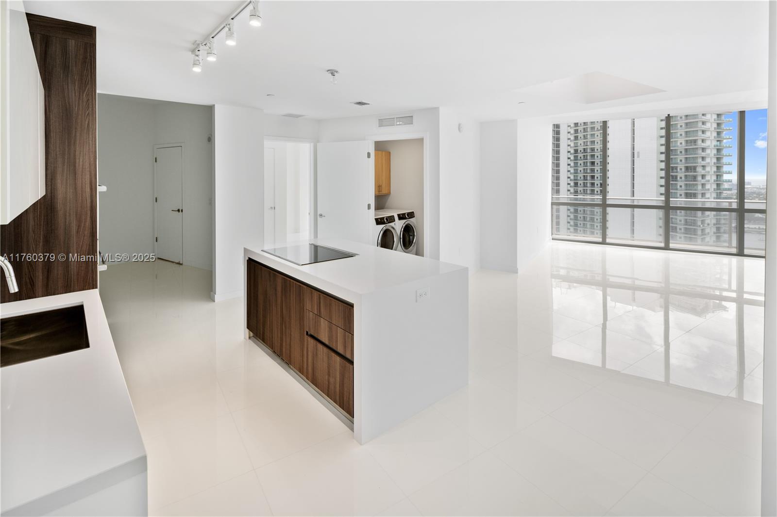 83dcefb7-4948 851 NE 1st Ave # 4203, Miami FL 33132 — #A11760379