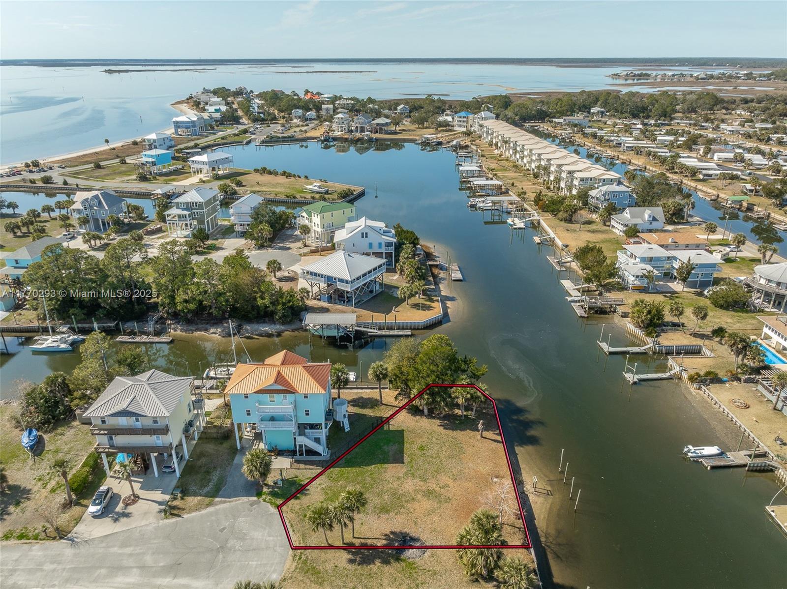 83dcefb7-5117 38 SANDY LANE, Other City – In The State Of Florida FL 32327 — #A11770293