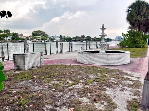 5255 Collins Ave Boat Slip E, Miami Beach FL 33140 — #A11773428