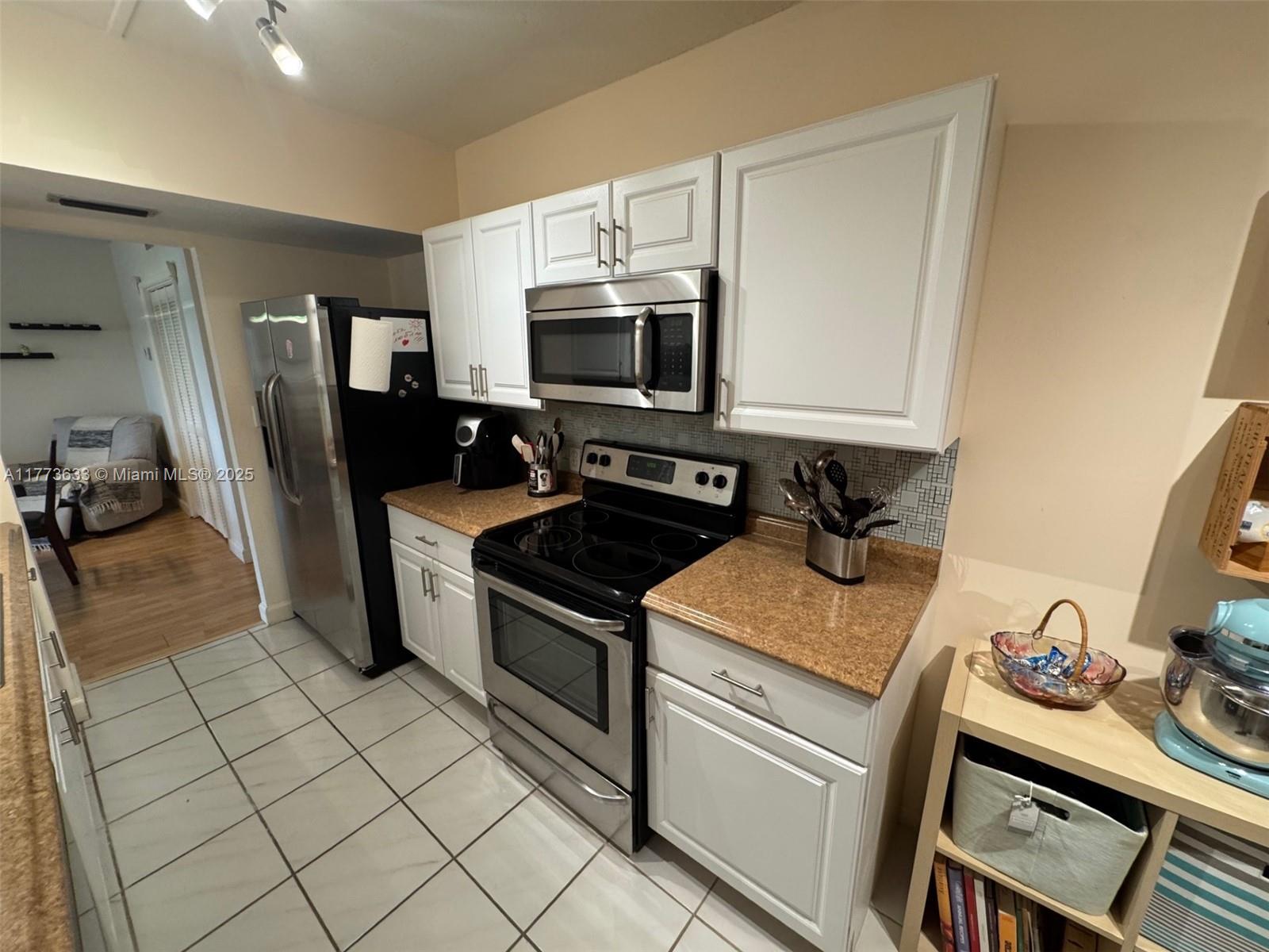 83dcefb7-5187 4330 Hillcrest Dr # 304, Hollywood FL 33021 — #A11773633
