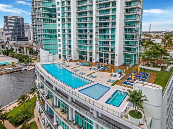 92 SW 3rd St # 4104, Miami FL 33130 — #A11778272
