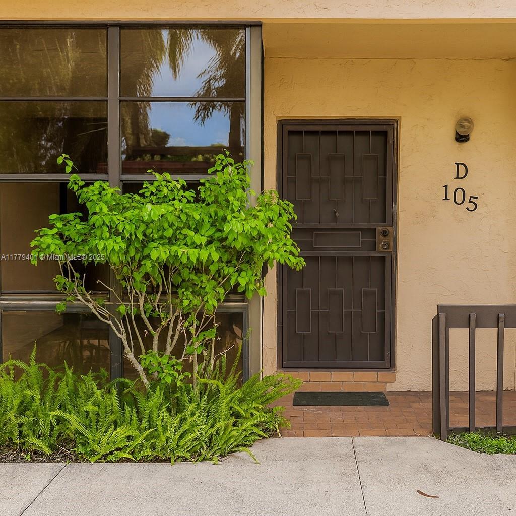 83dcefb7-5282 800 NE 199th St # 105D, Miami FL 33179 — #A11779401
