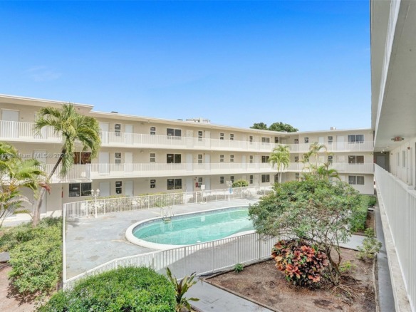 1895 Venice Park Dr # 16B, North Miami FL 33181 — #A11780647
