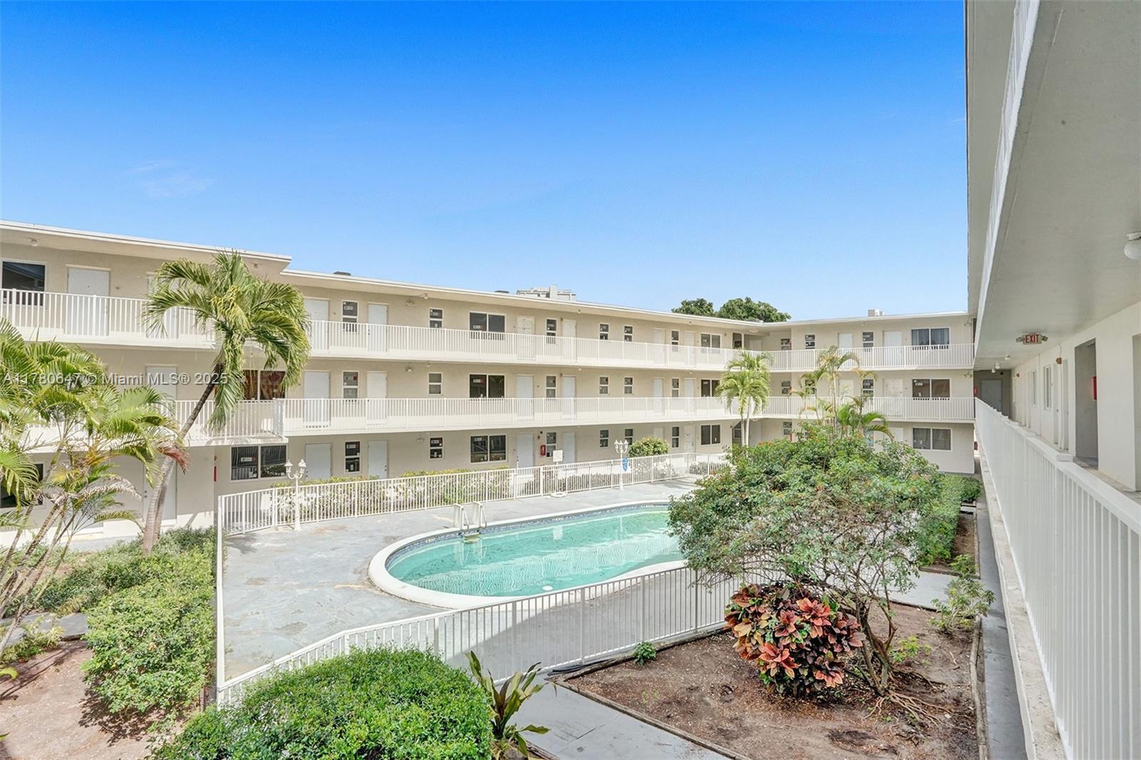 83dcefb7-5303 1895 Venice Park Dr # 16B, North Miami FL 33181 — #A11780647