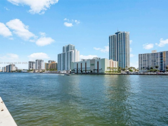 600 Parkview Dr, Hallandale Beach FL 33009 — #A11788621
