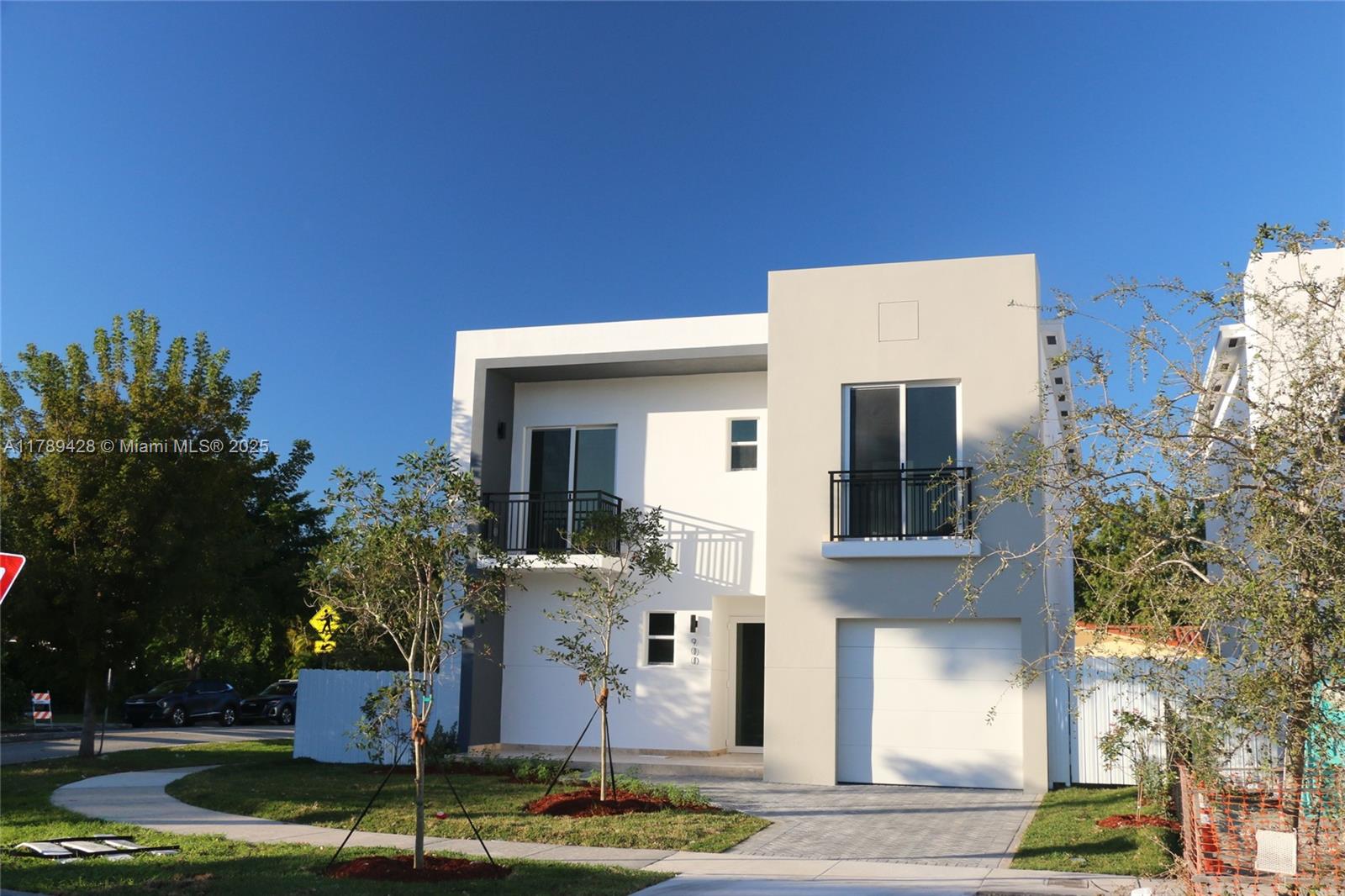 83dcefb7-5459 900 SW 24th Rd, Miami FL 33129 — #A11789428