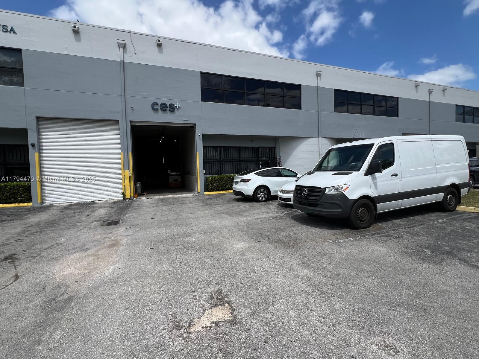 83dcefb7-5550 2330 NW 102nd Pl, Doral FL 33172 — #A11794470