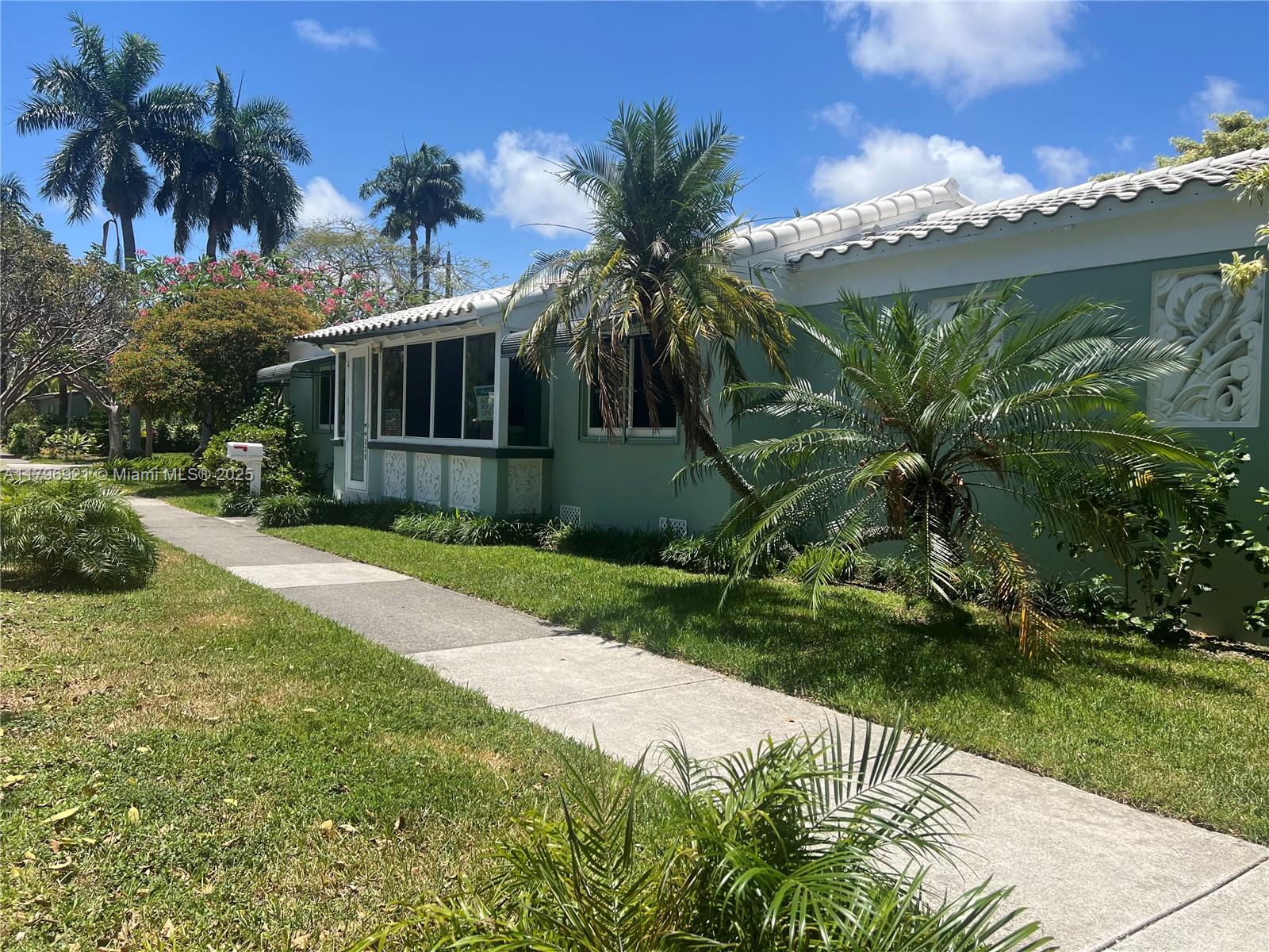 83dcefb7-5601 326 S 14th Ave, Hollywood FL 33020 — #A11796921