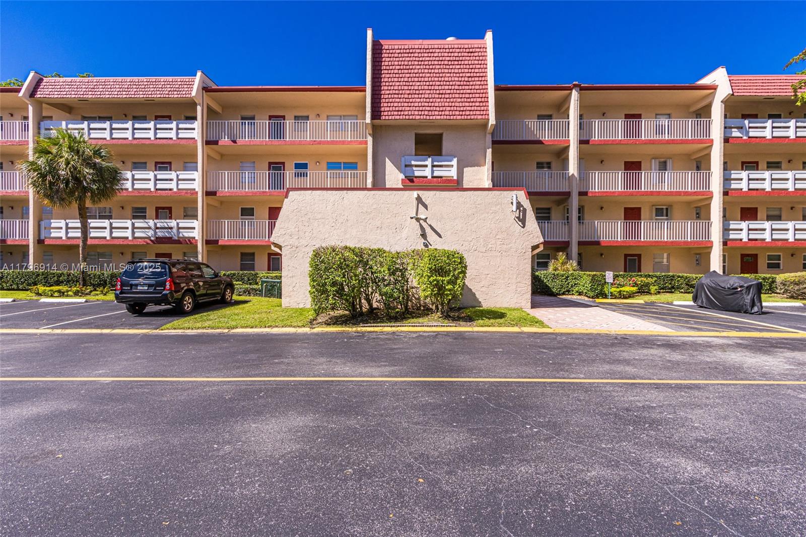83dcefb7-5602 1005 Country Club Dr # 307, Margate FL 33063 — #A11796914