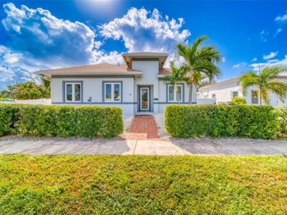 207 SW 11th St, Dania Beach FL 33004 — #A11797742