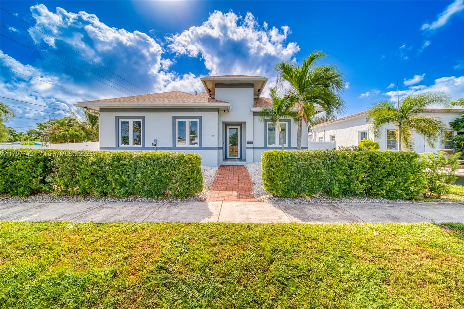 207 SW 11th St, Dania Beach FL 33004 — #A11797742