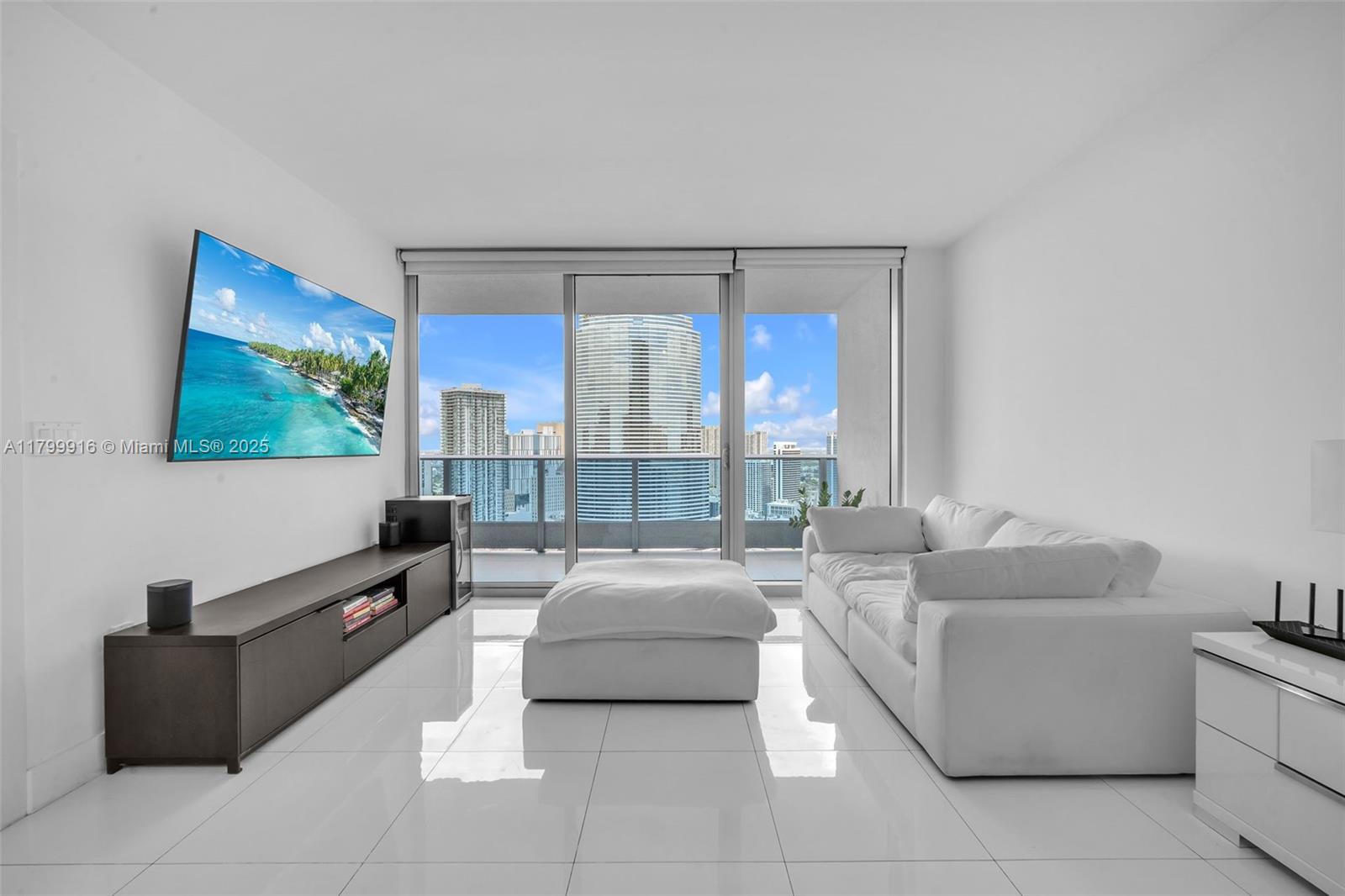 83dcefb7-5675 200 Biscayne Boulevard Way # 4012, Miami FL 33131 — #A11799916