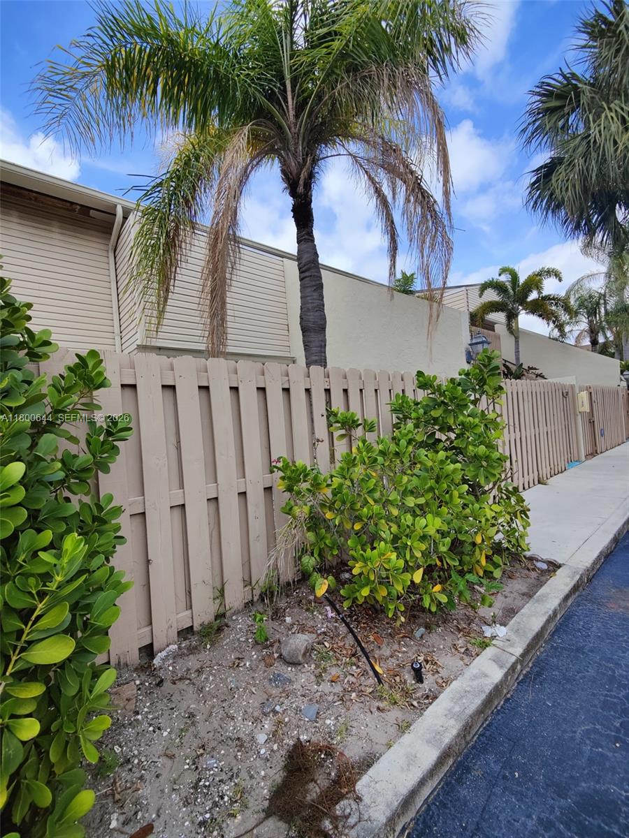 83dcefb7-5687 616 Executive Center Dr # 107, West Palm Beach FL 33401 — #A11800644