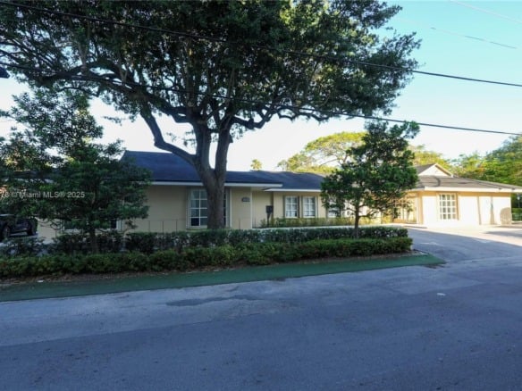 8125 SW 120th St, Pinecrest FL 33156 — #A11804478
