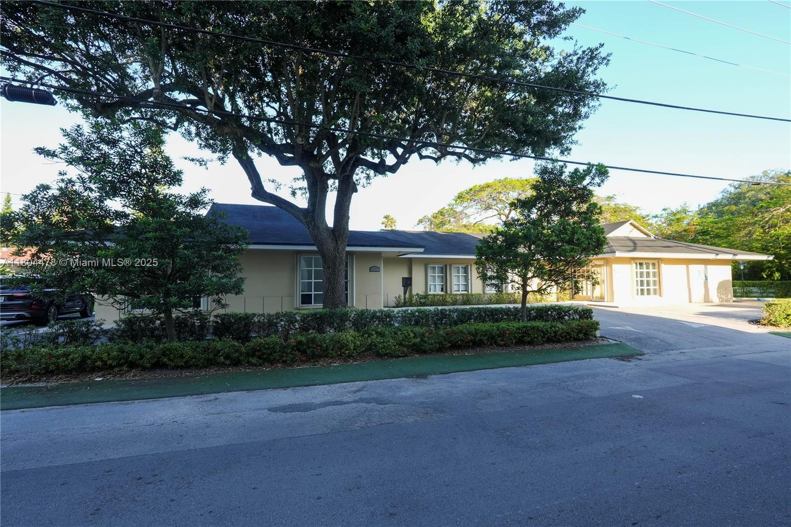 83dcefb7-5770 8125 SW 120th St, Pinecrest FL 33156 — #A11804478
