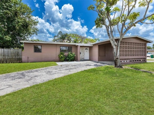4960 NW 11th Ct, Lauderhill FL 33313 — #A11805957