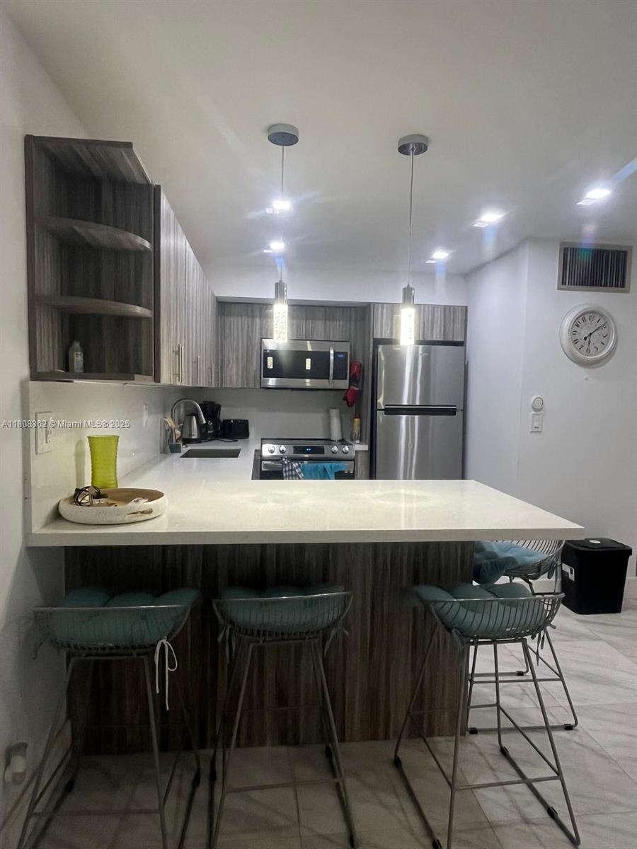 83dcefb7-5867 2145 Pierce St # 422, Hollywood FL 33020 — #A11808362