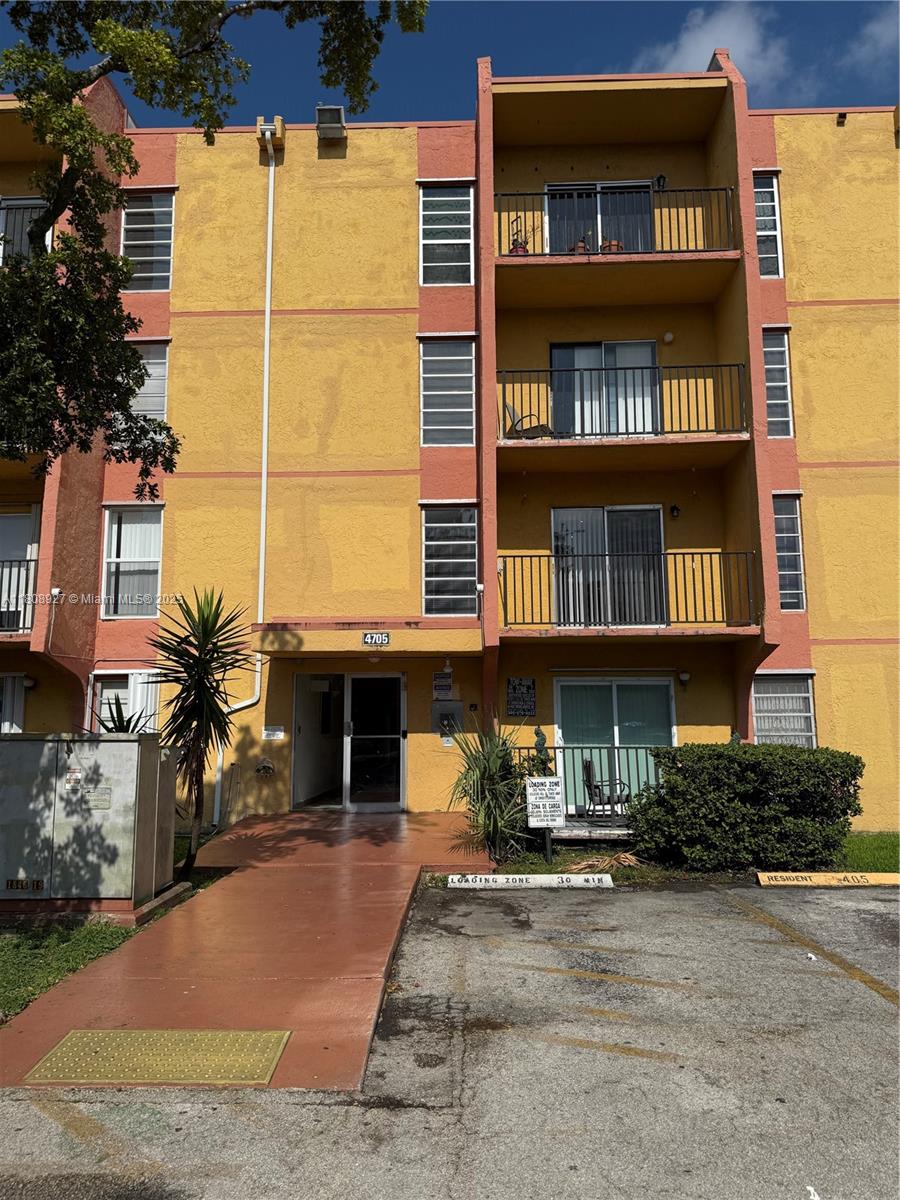 83dcefb7-5887 4705 NW 7th St # 7, Miami FL 33126 — #A11808927