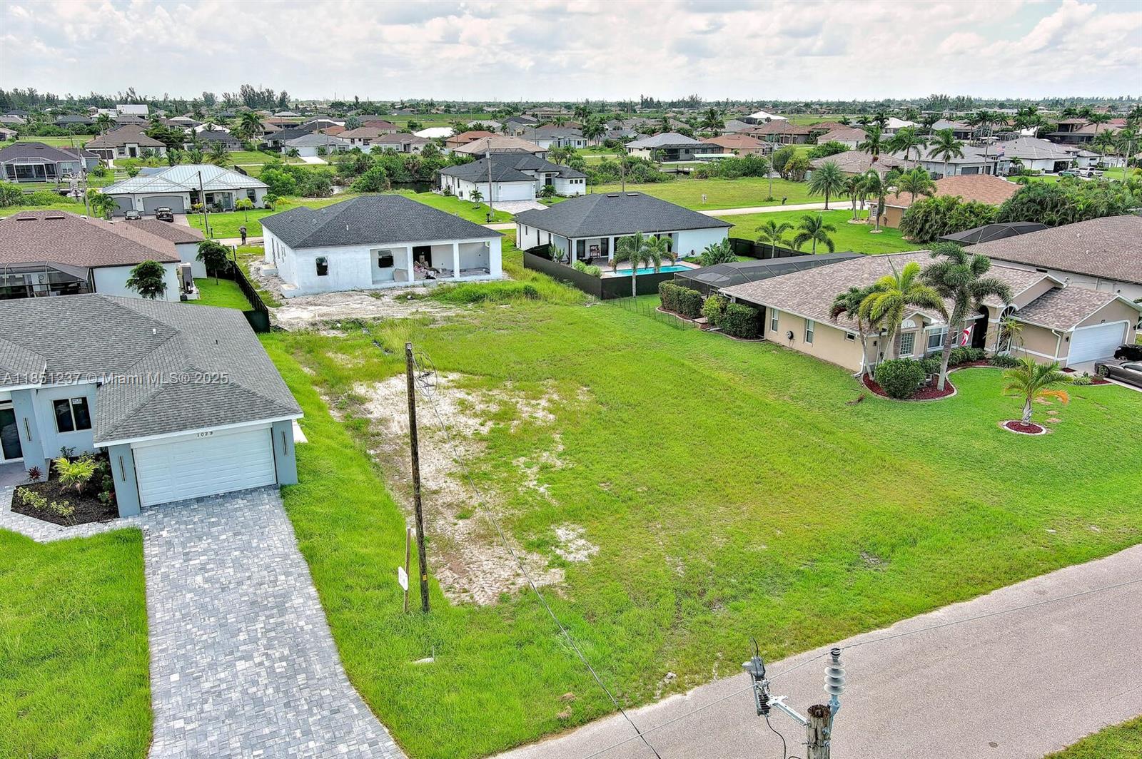 83dcefb7-589 1025 NW 35th Place, Cape Coral FL 33993 — #A11851237