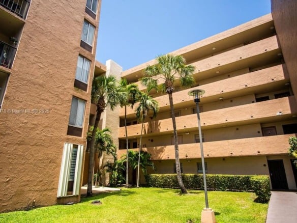 9110 Fontainebleau Blvd # 502, Miami FL 33172 — #A11810078