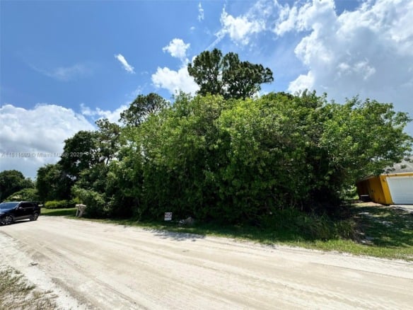1225 SW 12th Ct SW, Vero Beach FL 32962 — #A11811680