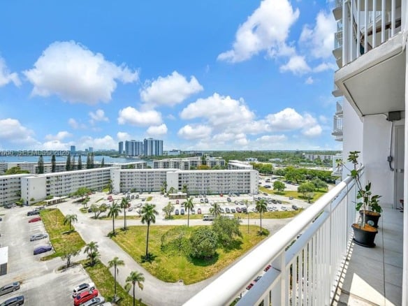 18041 Biscayne Blvd # 1201, Aventura FL 33160 — #A11812666