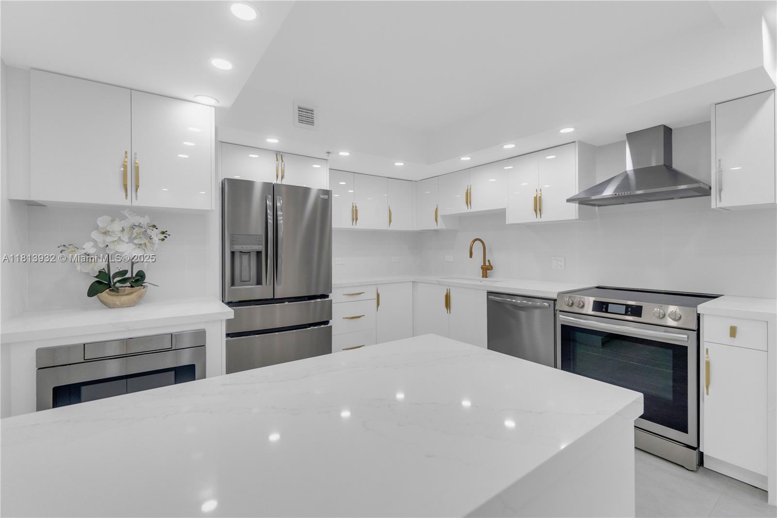 83dcefb7-6007 1201 S Ocean Dr # 507S, Hollywood FL 33019 — #A11813932