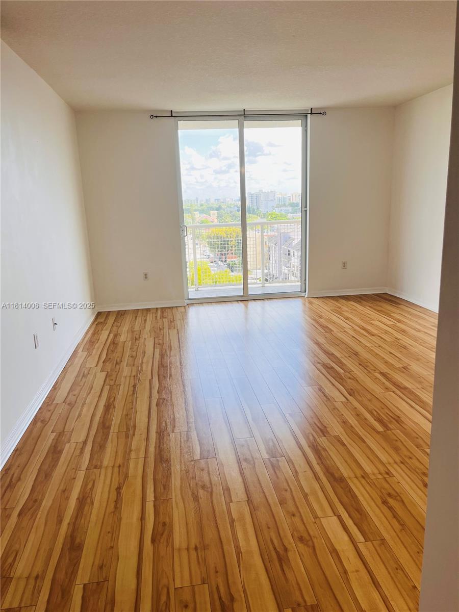 83dcefb7-6009 900 SW 8th St # 806, Miami FL 33130 — #A11814008