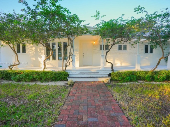 355 Redwood Ln, Key Biscayne FL 33149 — #A11849162