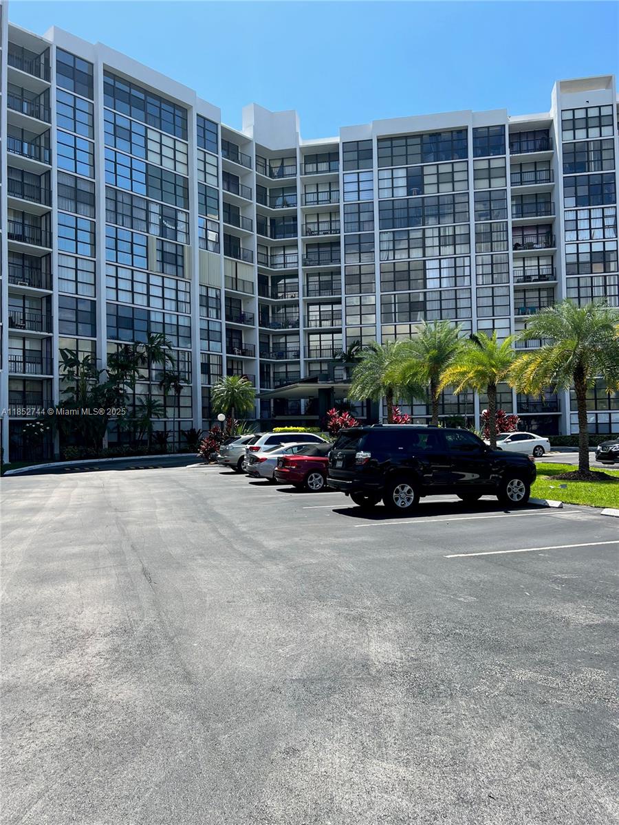 83dcefb7-607 1000 Parkview Dr # 523, Hallandale Beach FL 33009 — #A11852744