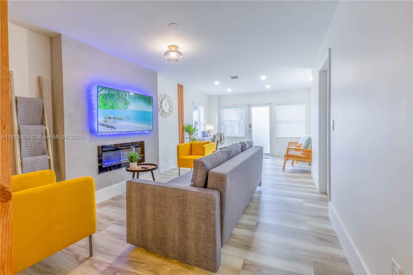 83dcefb7-6112 1762 NW 15th St # 1, Miami FL 33125 — #A11818806