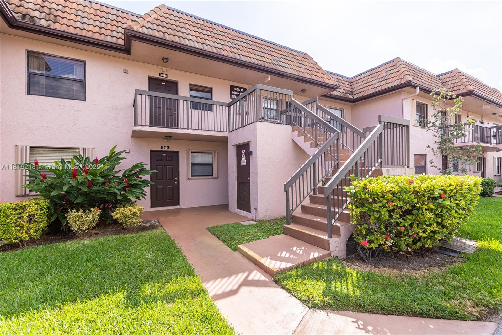 83dcefb7-6126 10624 NW 10th St # 103, Pembroke Pines FL 33026 — #A11819218