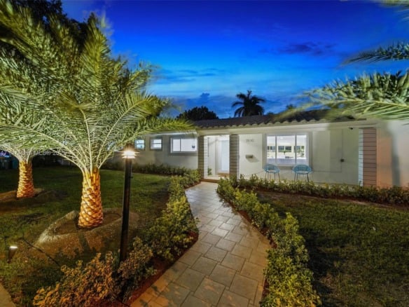 11530 NE 7th Ave, Biscayne Park FL 33161 — #A11823747