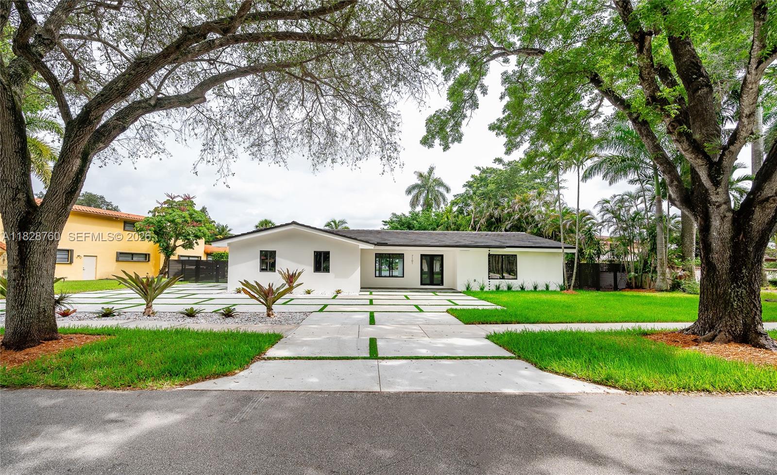 83dcefb7-6364 7101 E Troon Cir, Miami Lakes FL 33014 — #A11828760