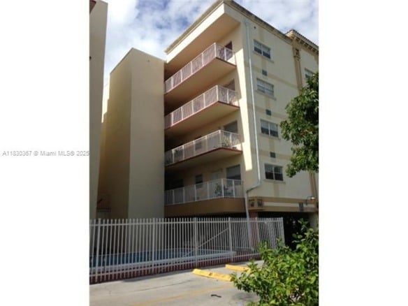 2008 Jackson St # D2, Hollywood FL 33020 — #A11830367