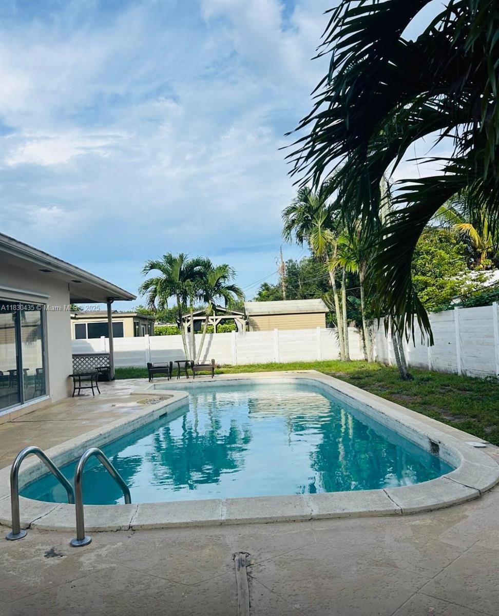 83dcefb7-6420 6790 SW 10th Ct, Pembroke Pines FL 33023 — #A11830435