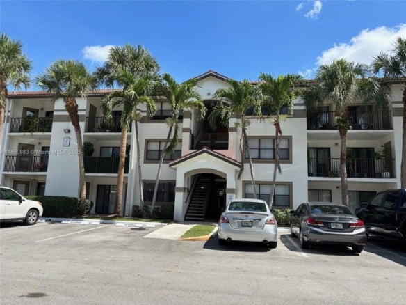 620 S Park Rd # 2, Hollywood FL 33021 — #A11830983
