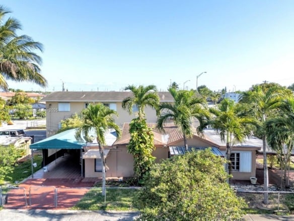 190 W 27th St, Hialeah FL 33010 — #A11831086