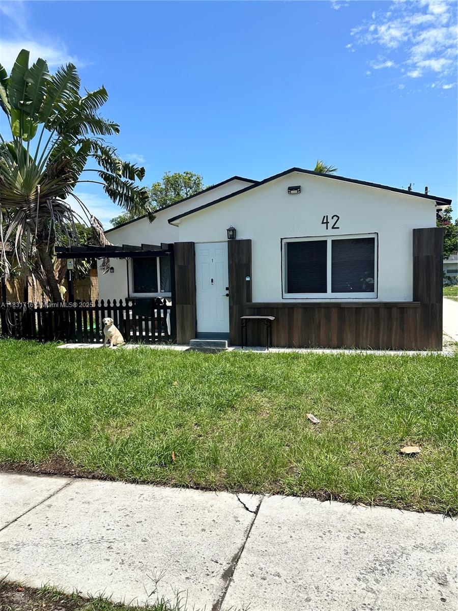83dcefb7-6462 42 SE 10th Ter, Dania Beach FL 33004 — #A11831716