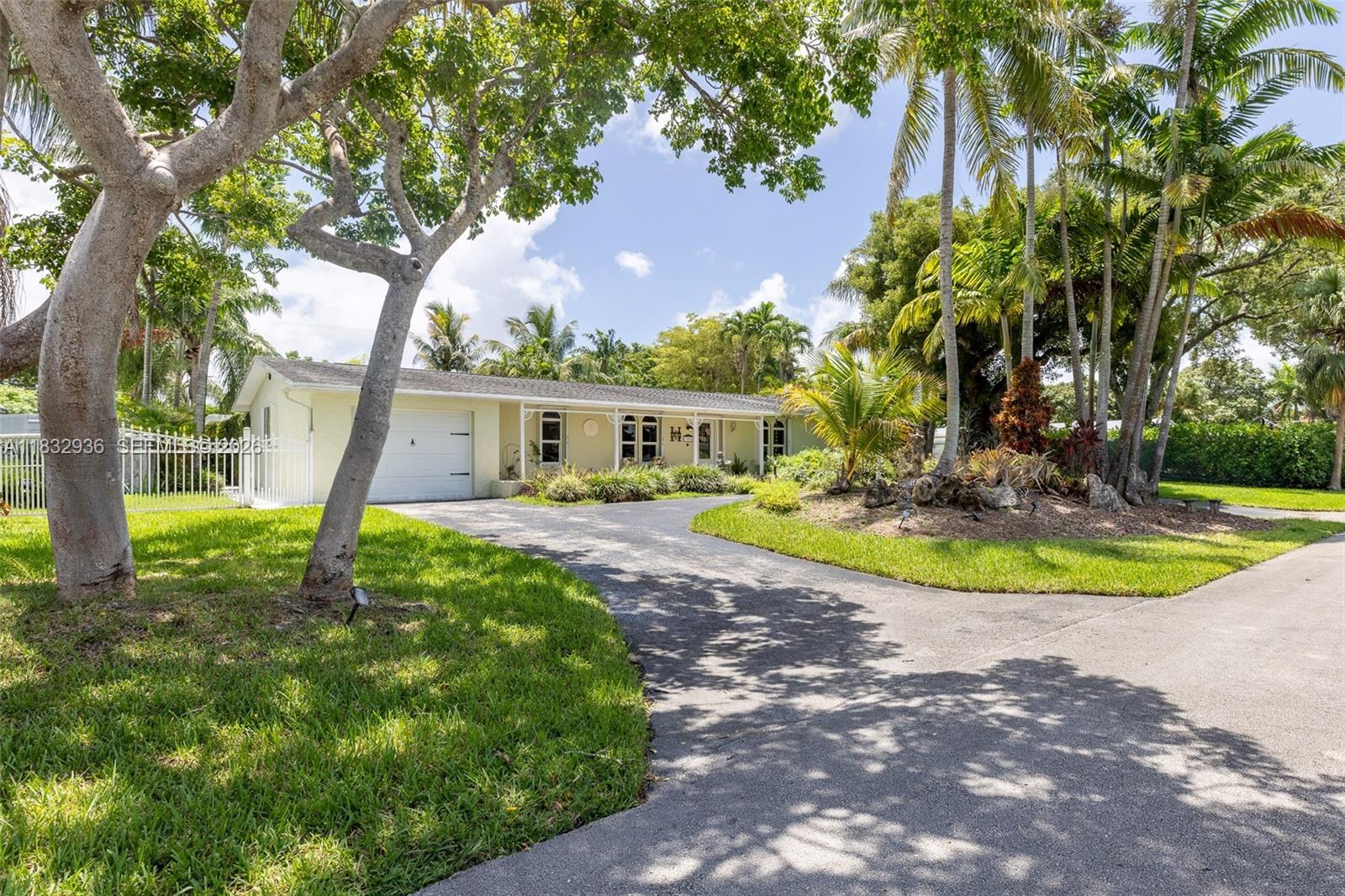 83dcefb7-6494 19521 SW 128th Ct, Miami FL 33177 — #A11832936