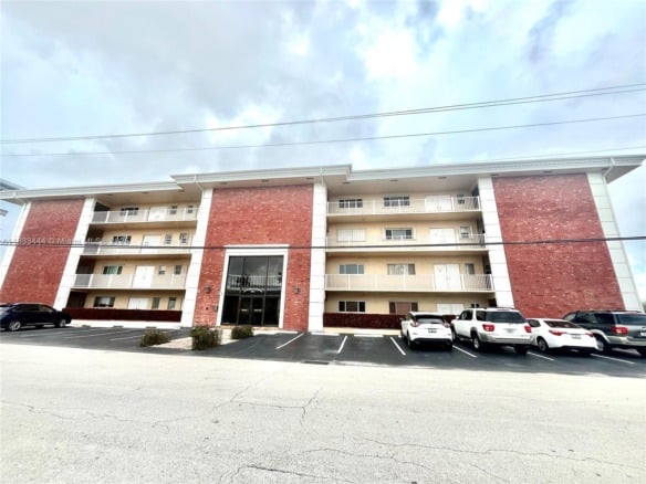 2841 NE 33rd Ct # 104, Fort Lauderdale FL 33306 — #A11833444