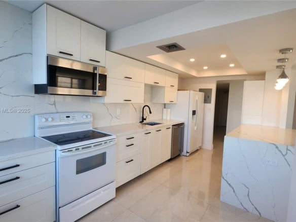 18051 Biscayne Blvd # 1705, Aventura FL 33160 — #A11833539