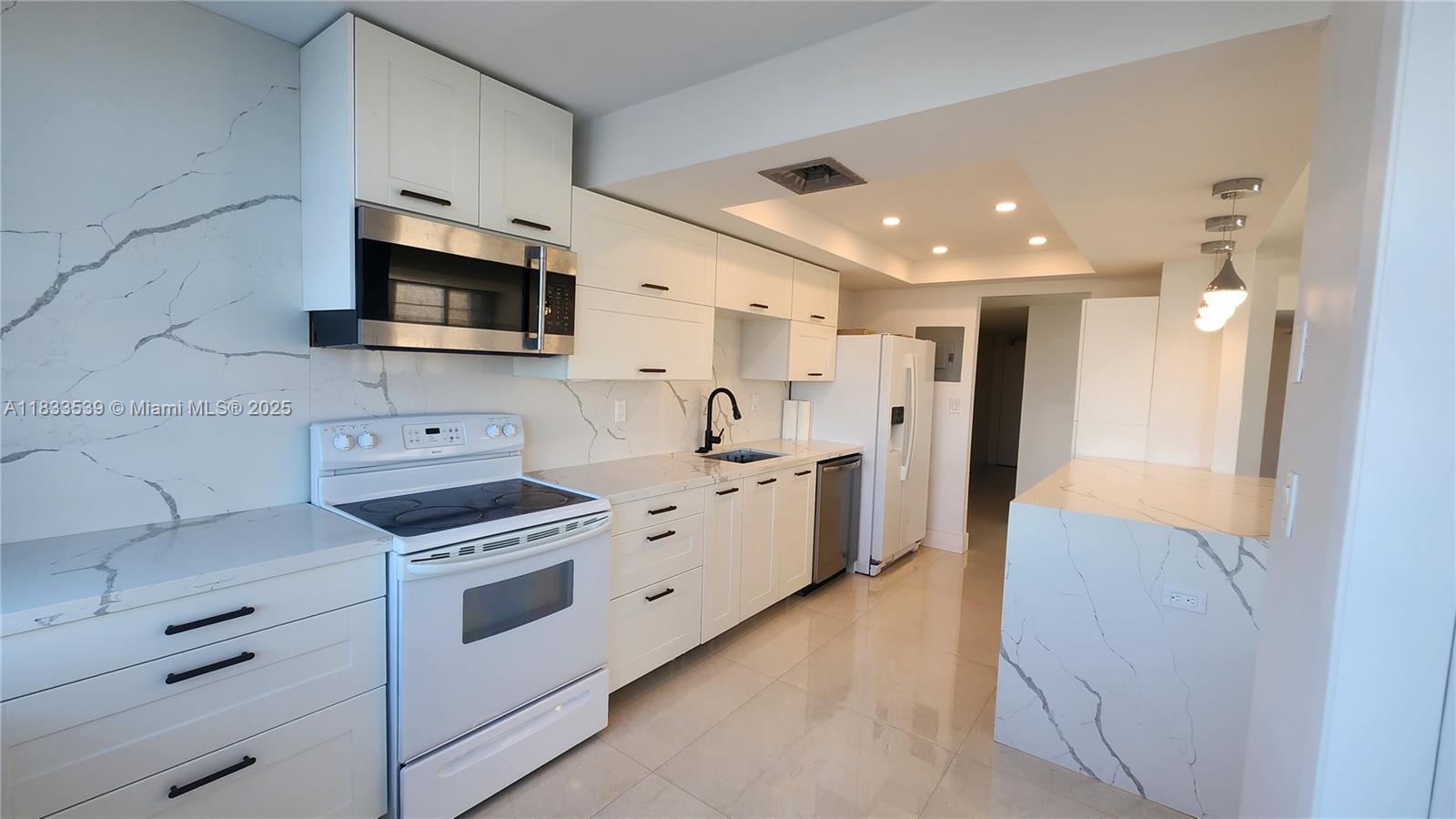 83dcefb7-6516 18051 Biscayne Blvd # 1705, Aventura FL 33160 — #A11833539