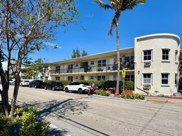 605 77th St, Miami Beach FL 33141 — #A11894934