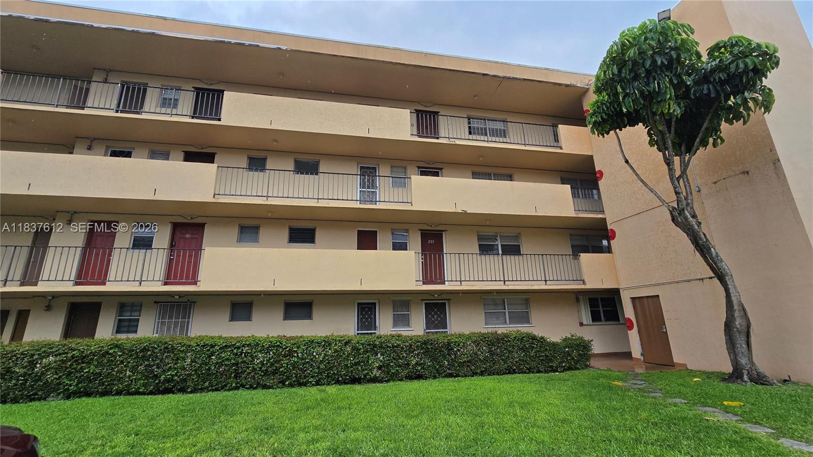 83dcefb7-6630 1450 NE 191st St # 106, Miami FL 33179 — #A11837612