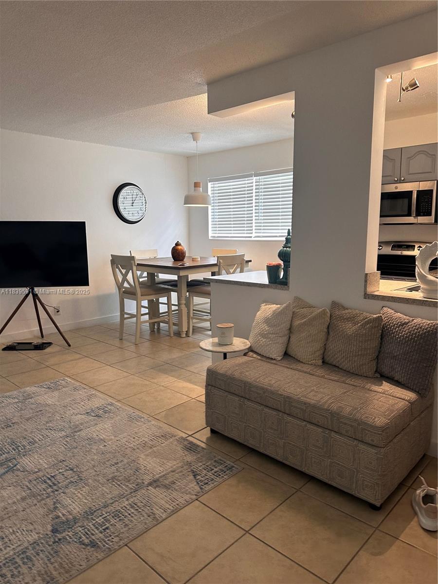 83dcefb7-6689 1100 NE 1st Ct # 103, Hallandale Beach FL 33009 — #A11839591