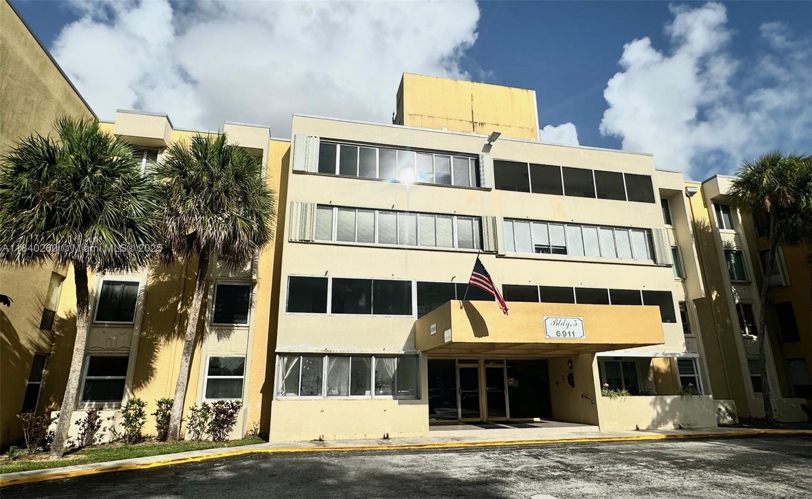 83dcefb7-6714 6911 SW 147th Ave # 3C, Miami FL 33193 — #A11840260